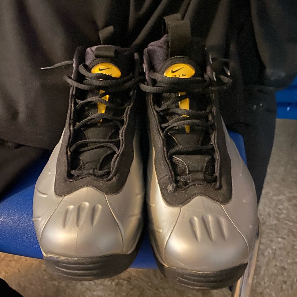 Tim Duncan Nikes